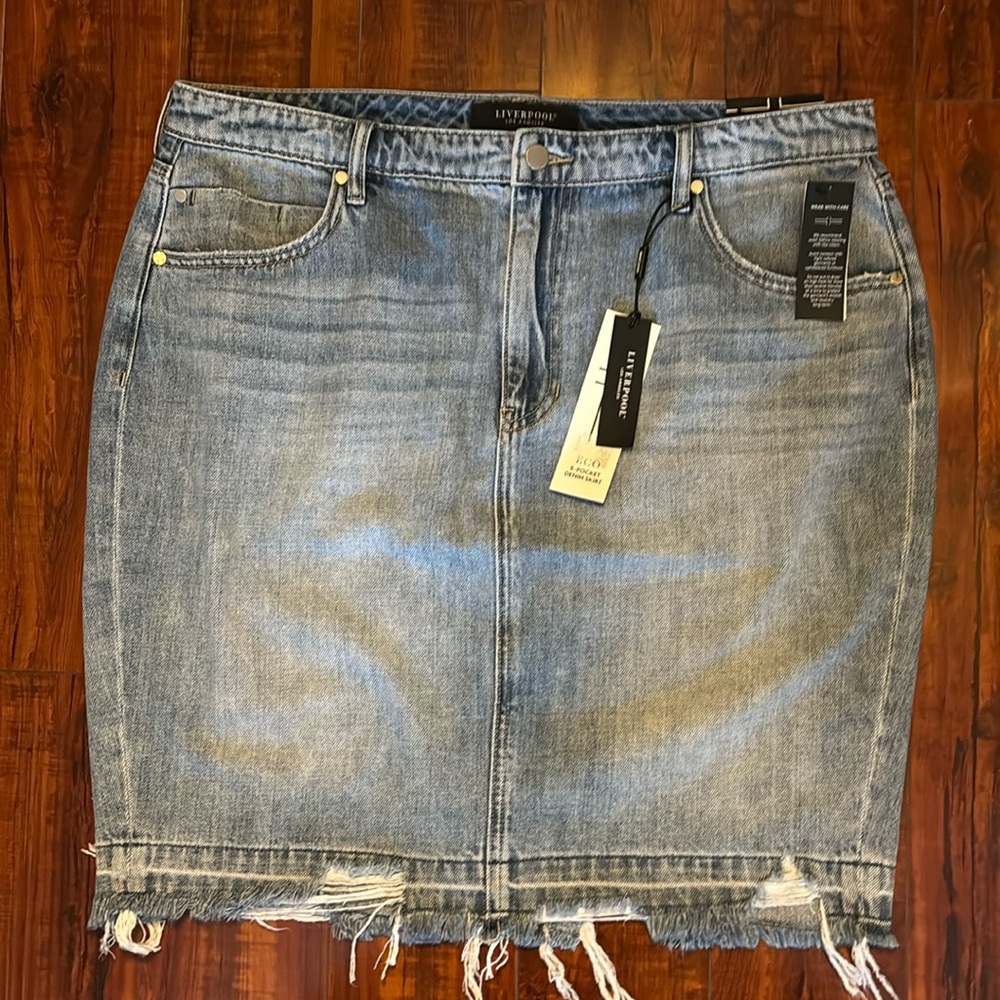 Liverpool Jeans Eco 5 pocket knee length denim skirt w/ raw hem. Size 16/w33